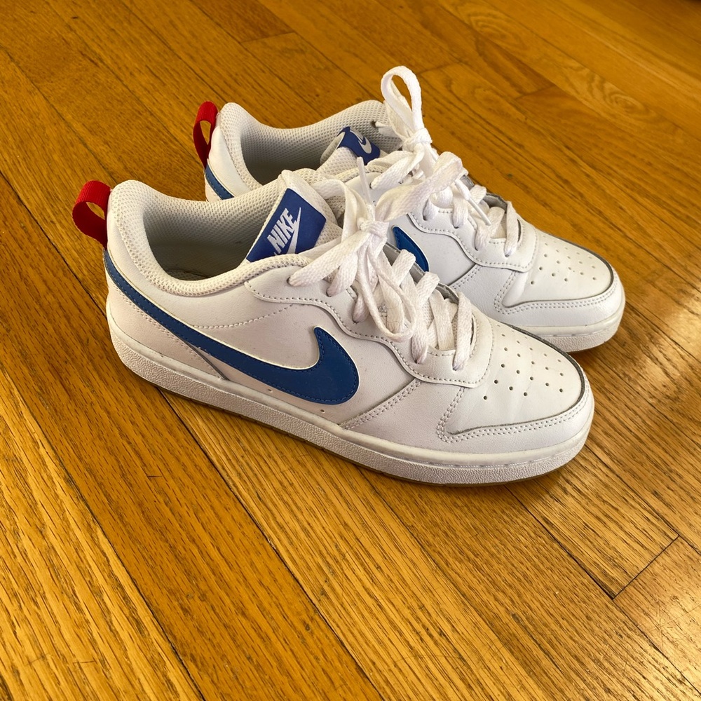 Nike Kids White and Blue Sneakers with Red Accents
